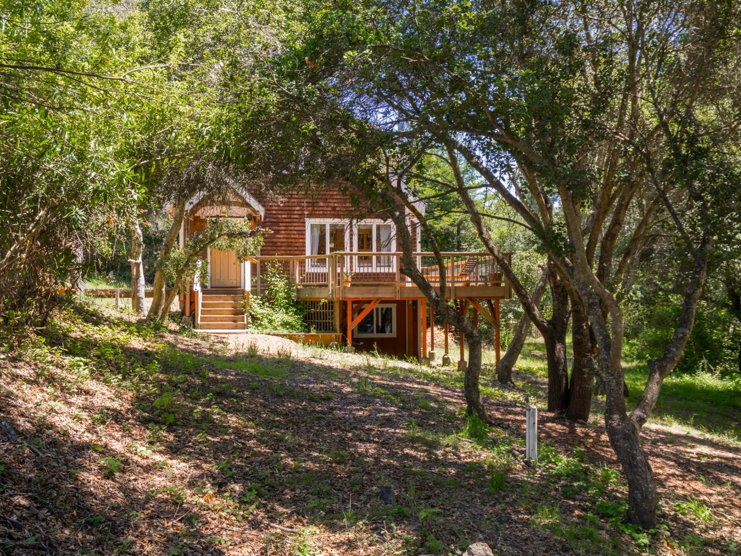 925 Old Farm LN