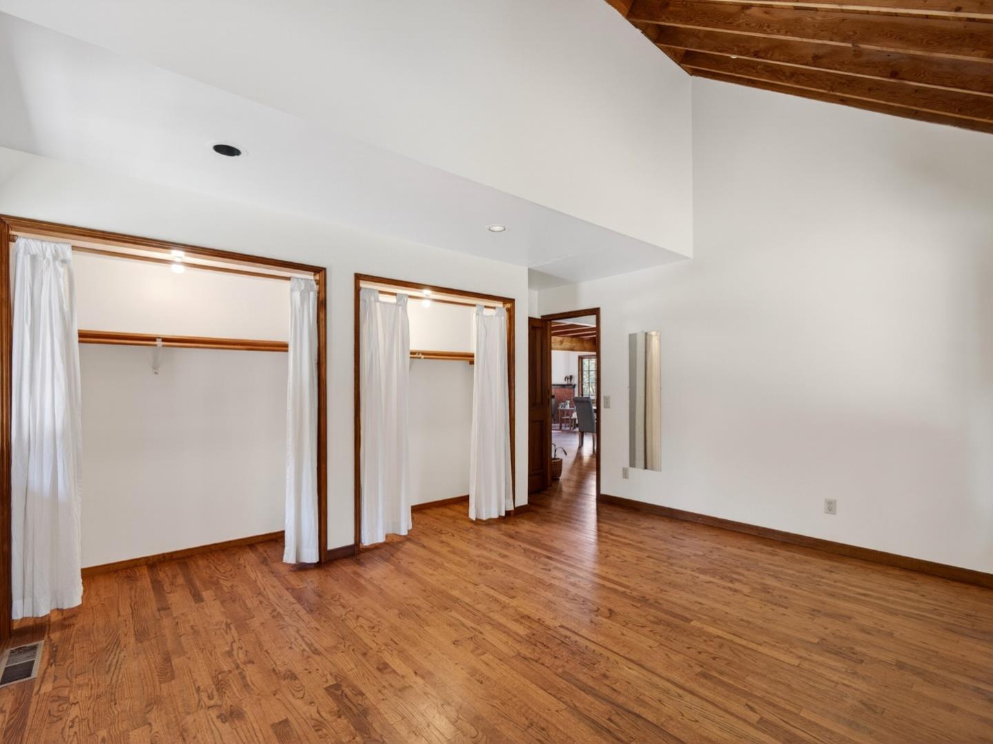 925 Old Farm LN