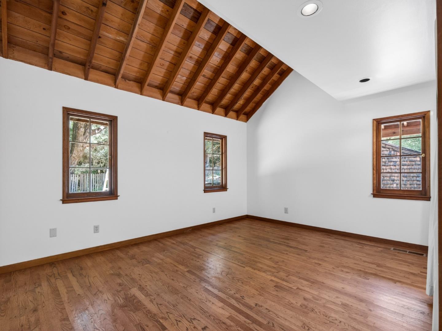 925 Old Farm LN