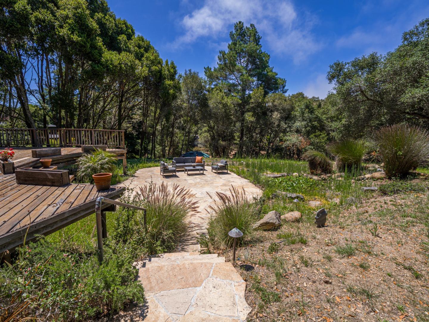 925 Old Farm LN