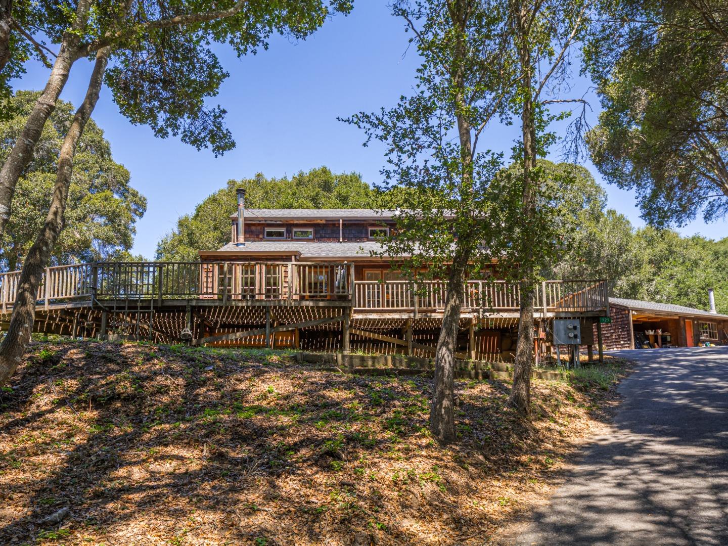 925 Old Farm LN