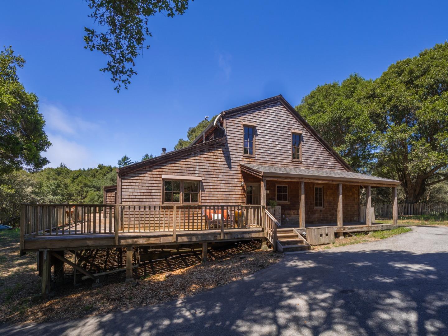 925 Old Farm LN