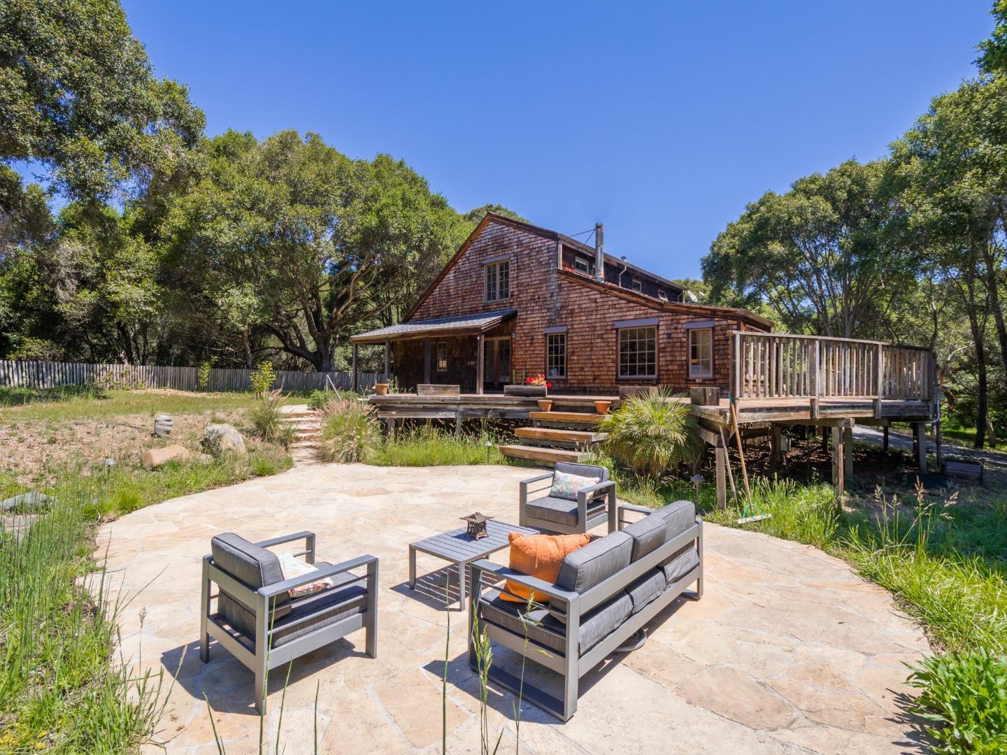 925 Old Farm LN