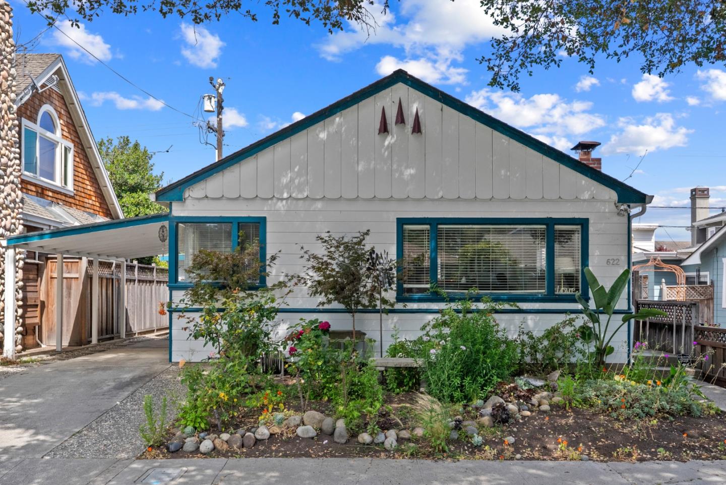 622 Sunset DR