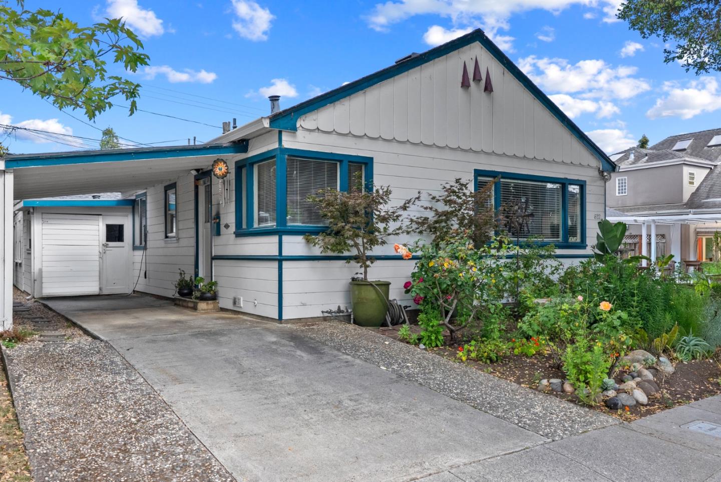 622 Sunset DR