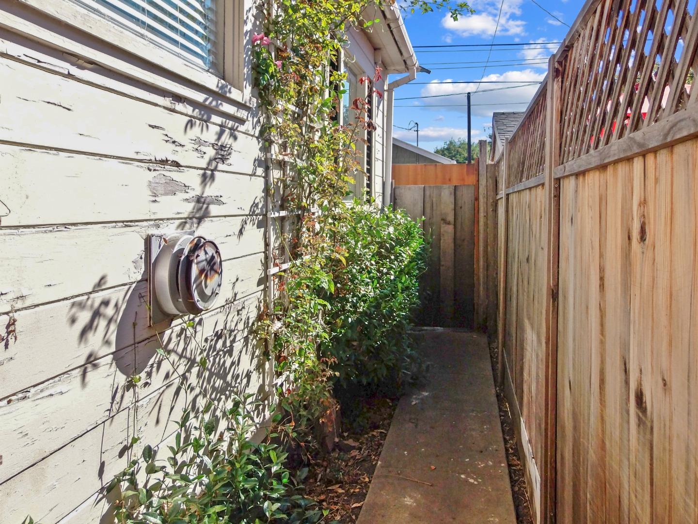 622 Sunset DR