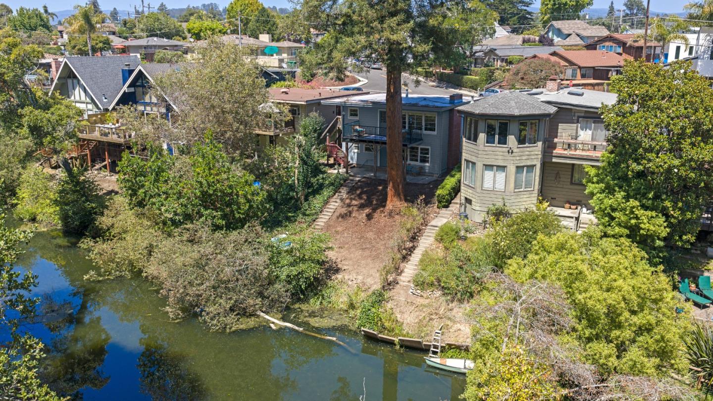 525 Riverview DR