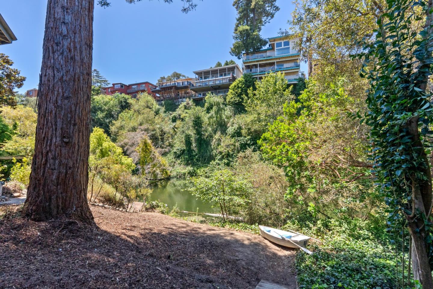 525 Riverview DR