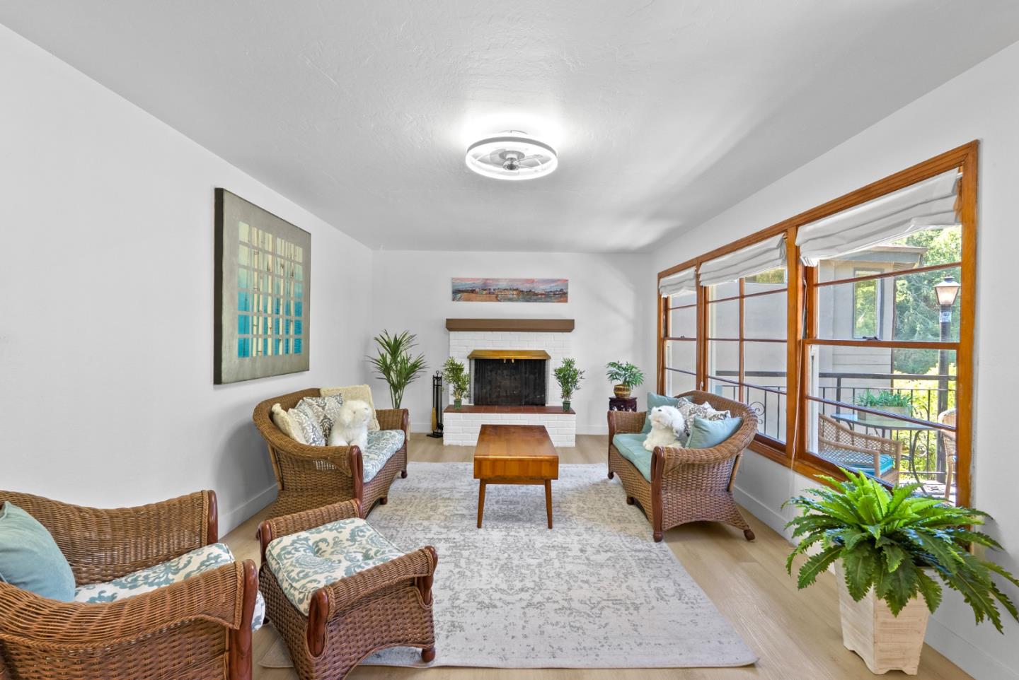 525 Riverview DR