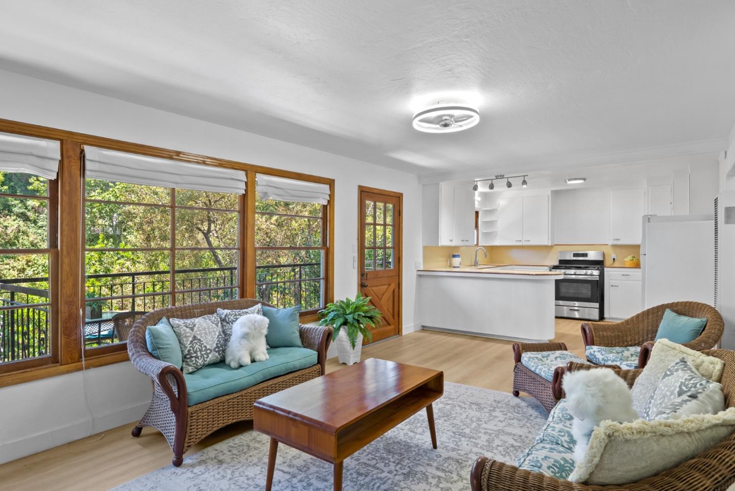 525 Riverview DR