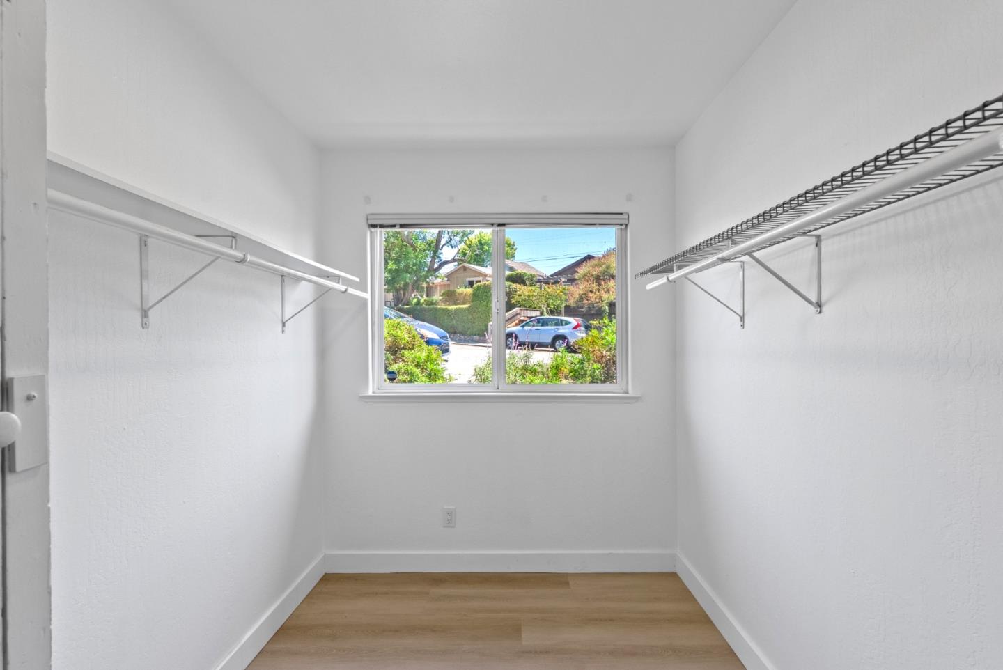 525 Riverview DR