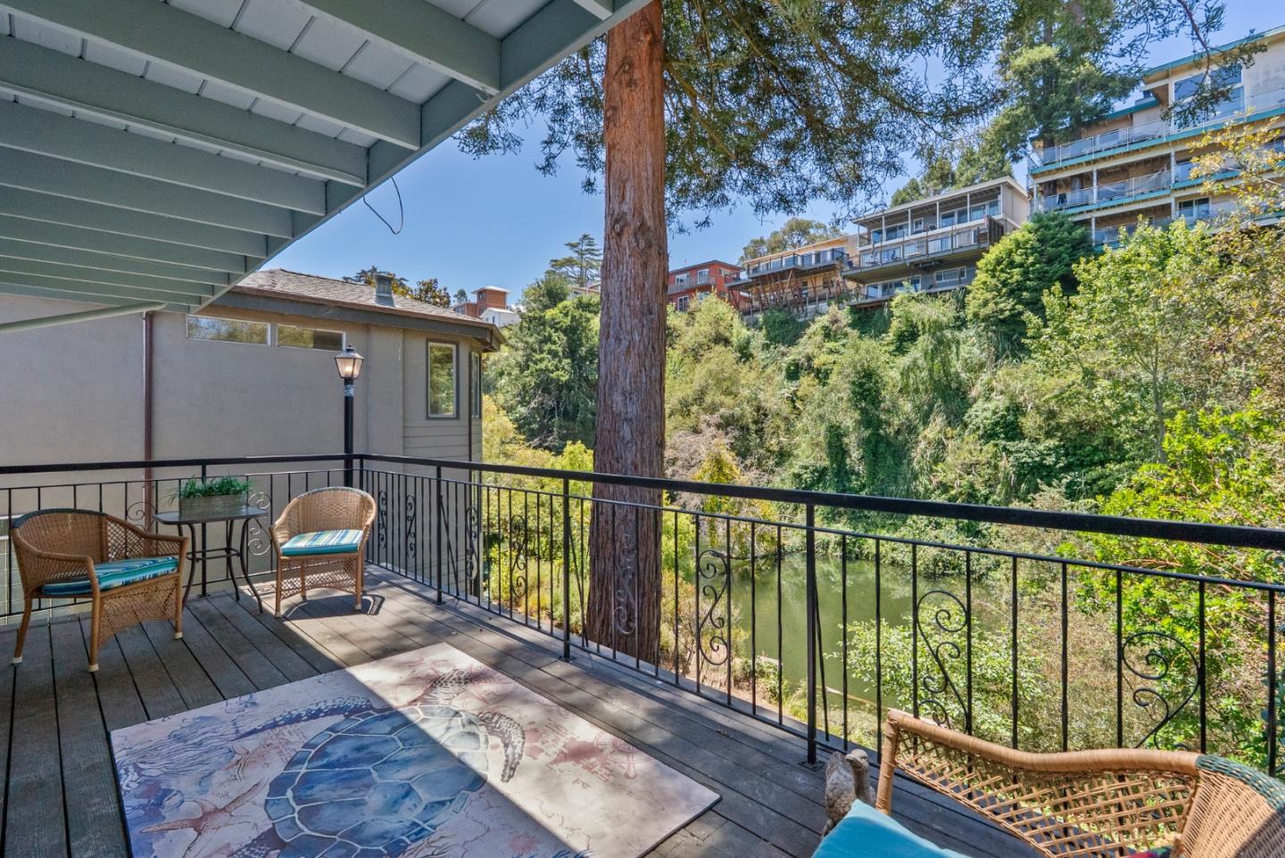 525 Riverview DR