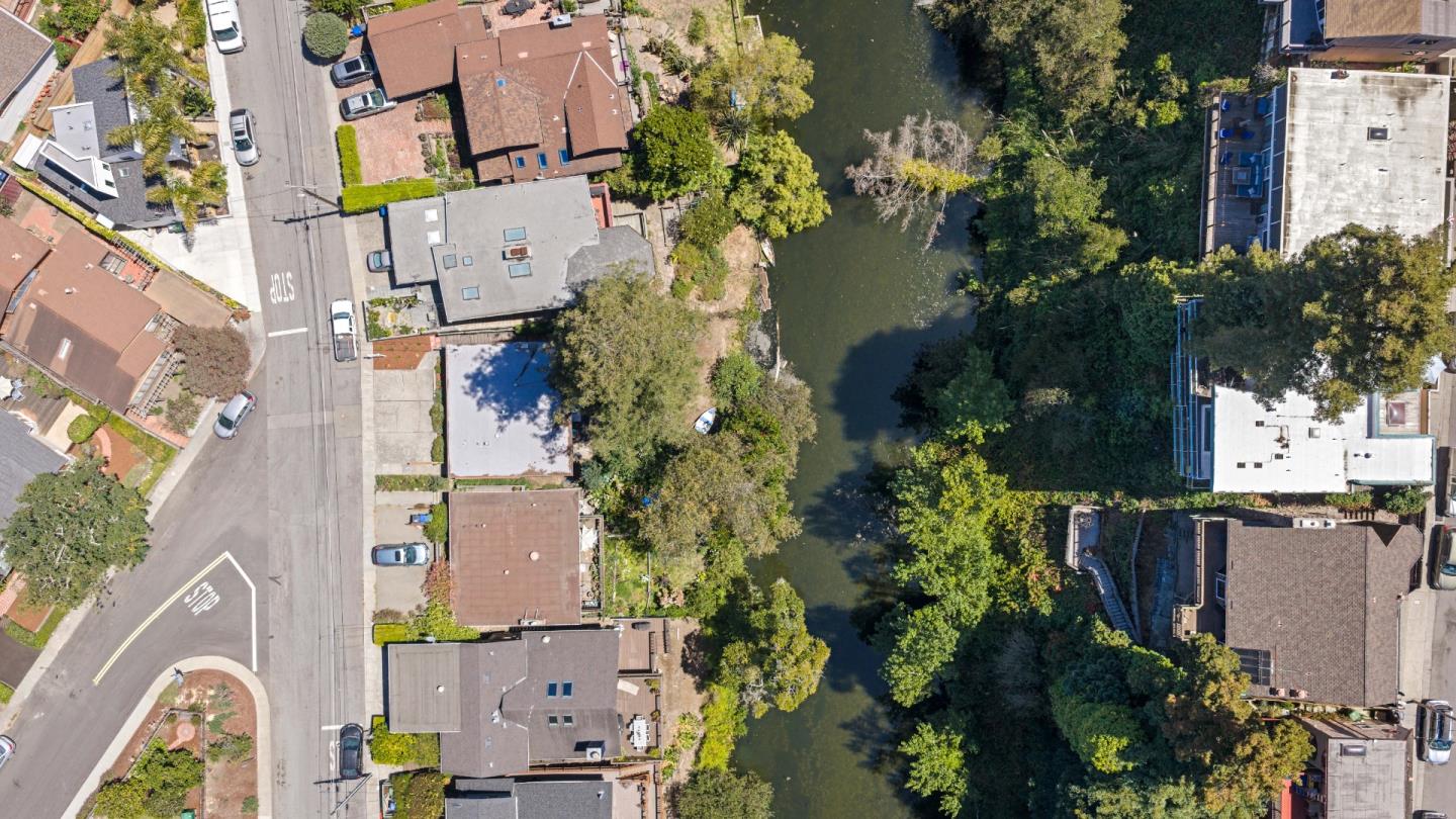525 Riverview DR