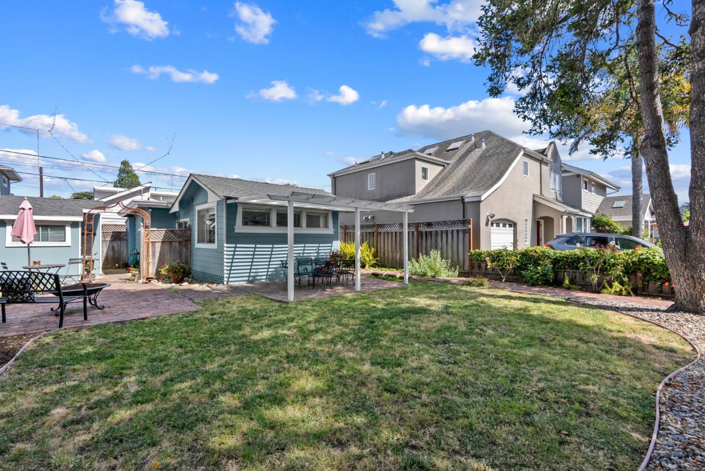 620 Sunset DR