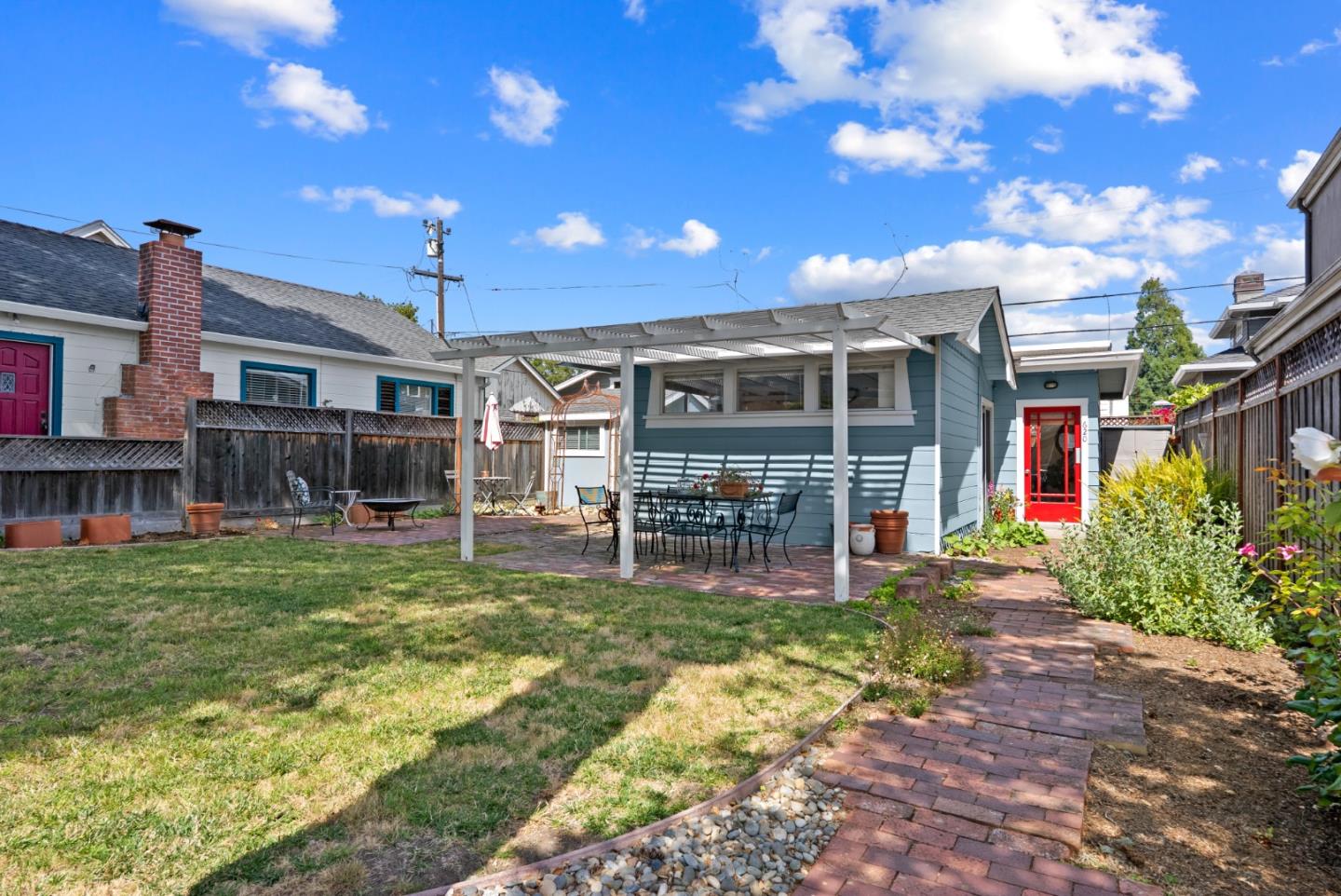 620 Sunset DR