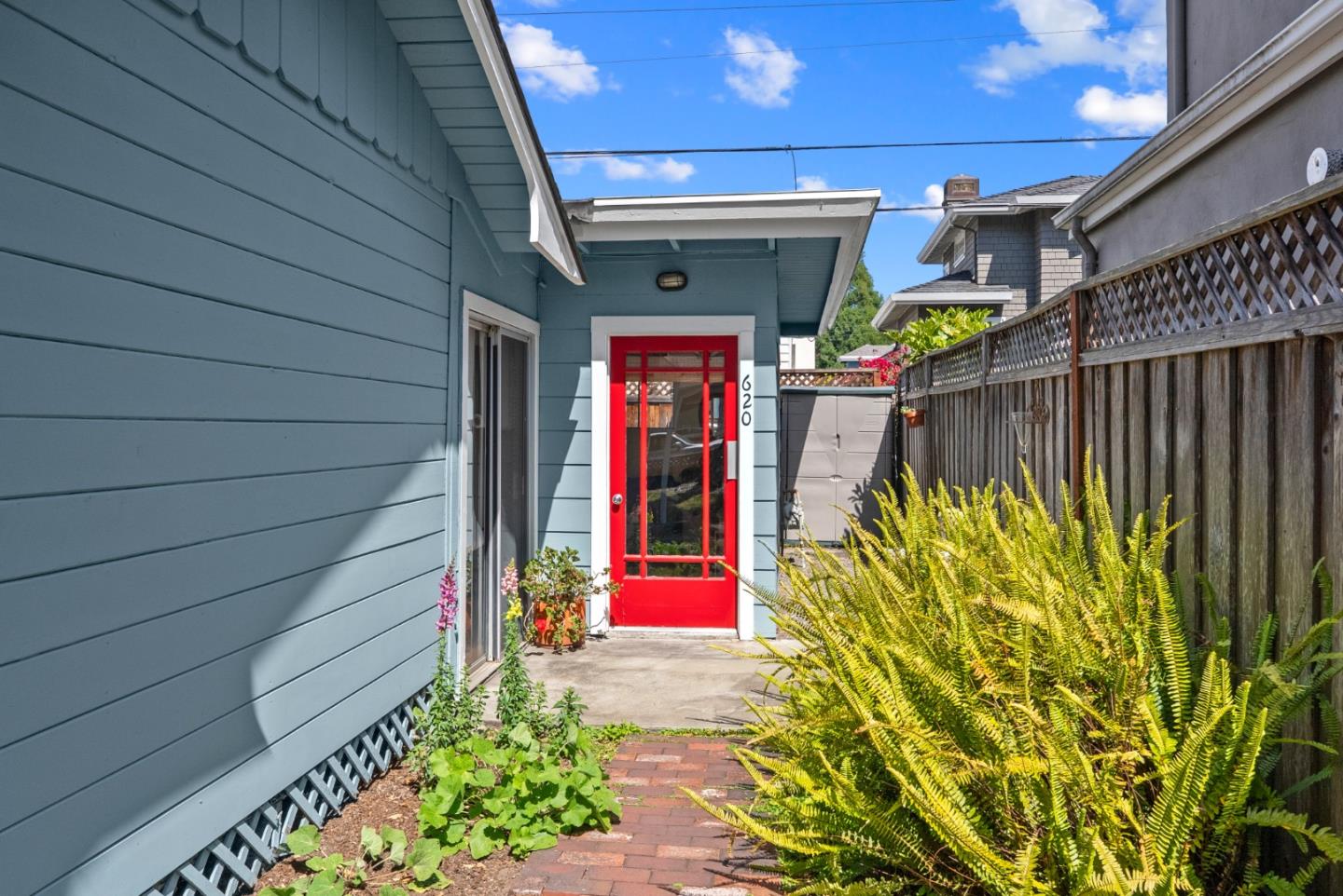 620 Sunset DR