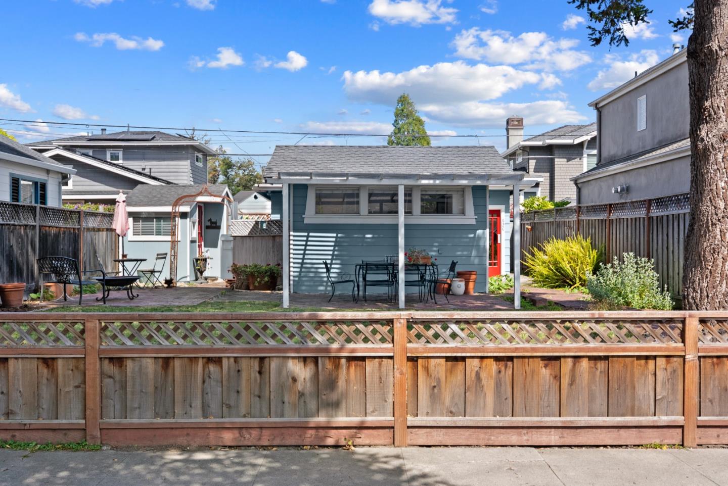 620 Sunset DR