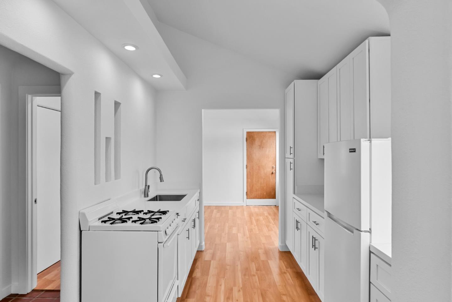 105 Stephen RD