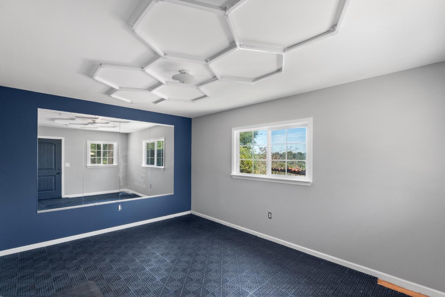 620 Hidden Valley RD