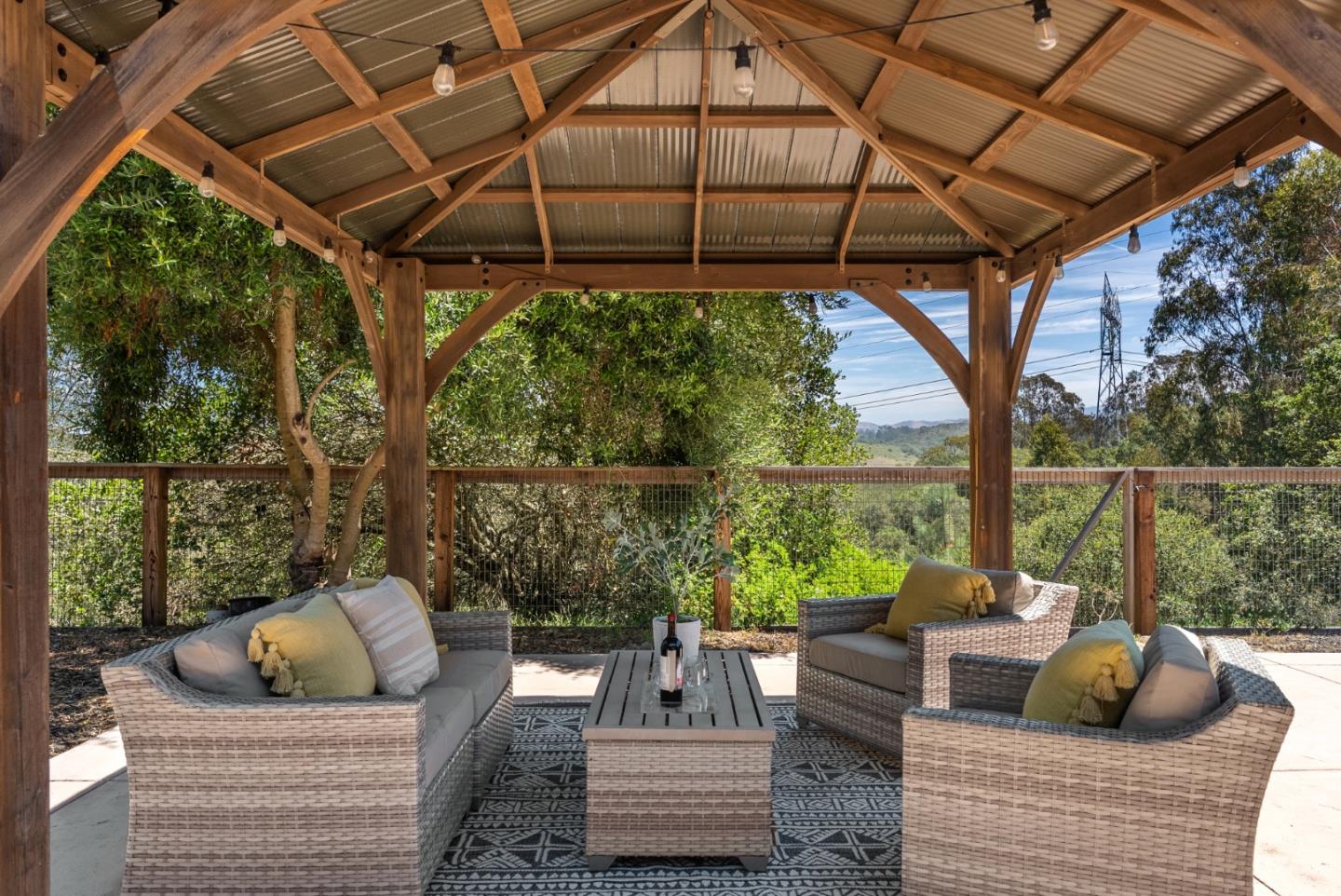 620 Hidden Valley RD