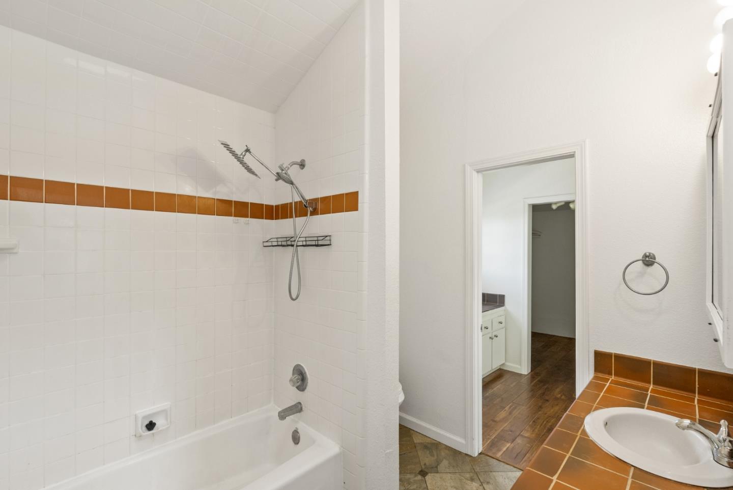 620 Hidden Valley RD