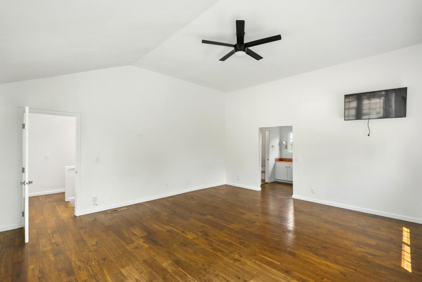 620 Hidden Valley RD