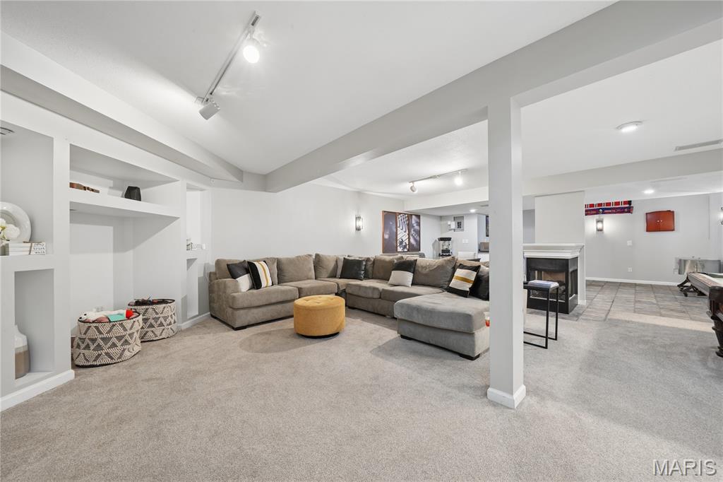 2 Forest Park Circle