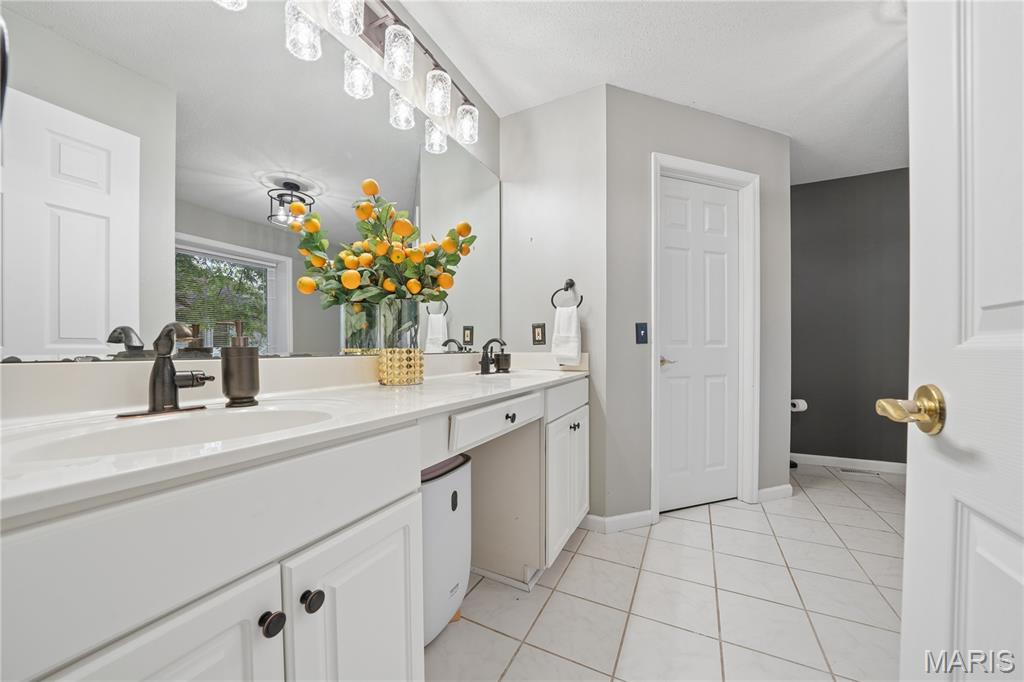 2 Forest Park Circle