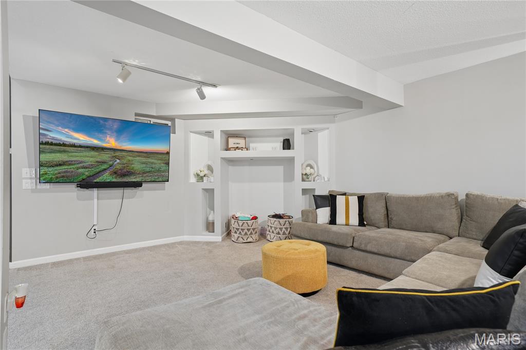 2 Forest Park Circle