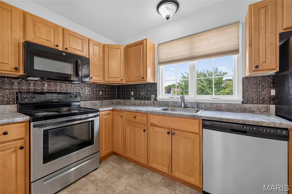 384-386 Shadow Pines Drive
