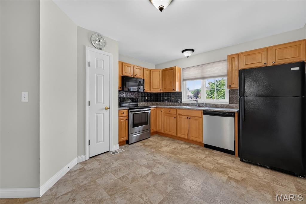 384-386 Shadow Pines Drive