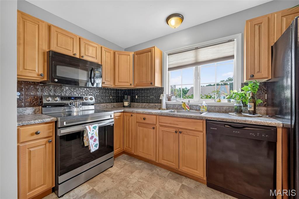 384-386 Shadow Pines Drive