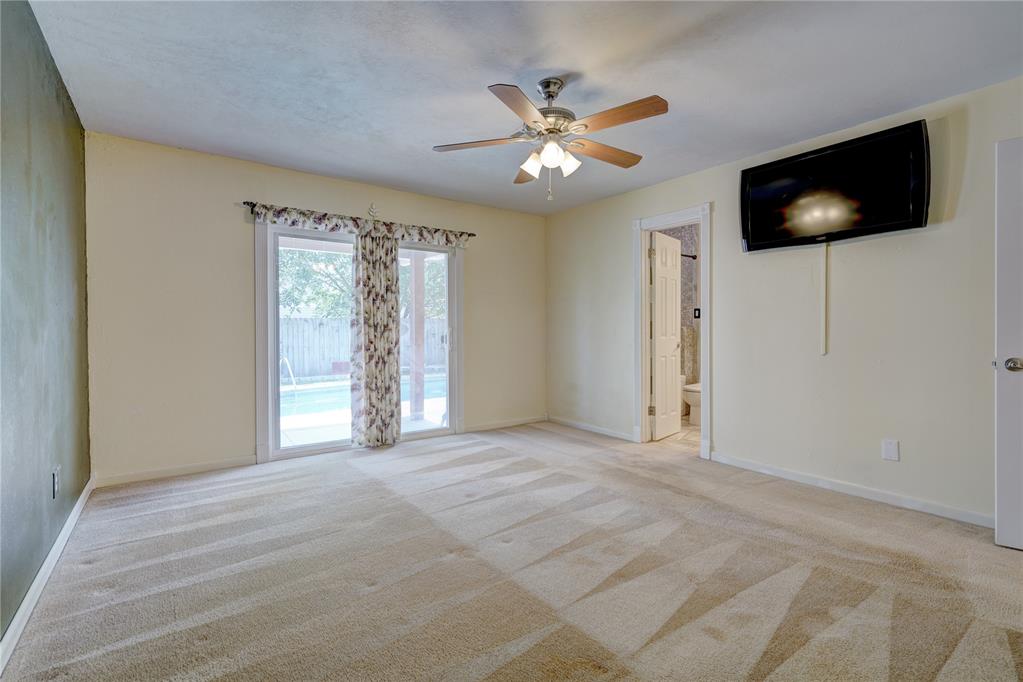 6910 NW Sprucewood Drive