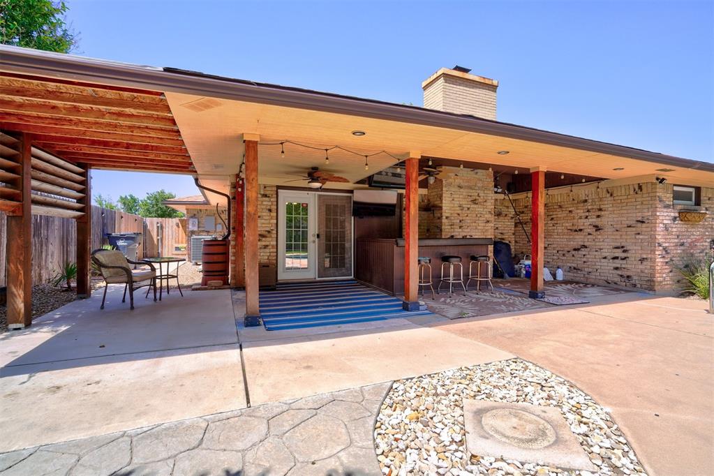 6910 NW Sprucewood Drive