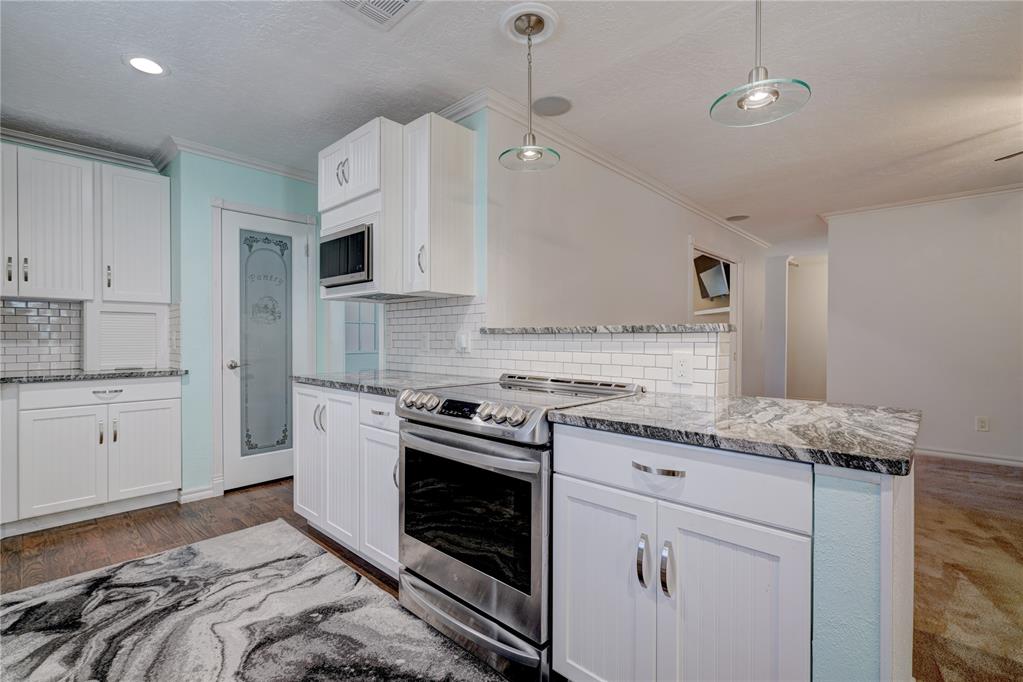 6910 NW Sprucewood Drive