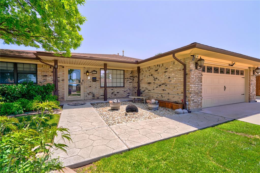 6910 NW Sprucewood Drive