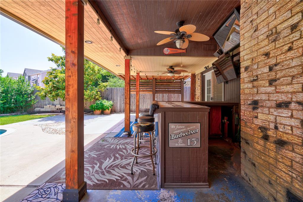 6910 NW Sprucewood Drive