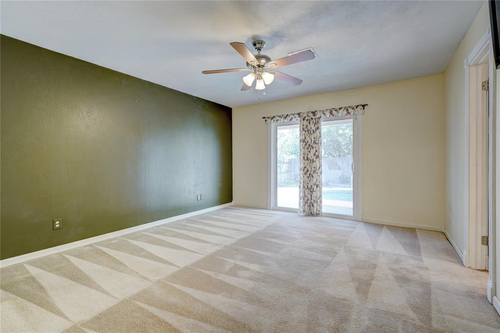 6910 NW Sprucewood Drive