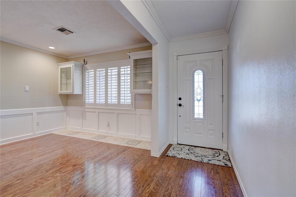 6910 NW Sprucewood Drive