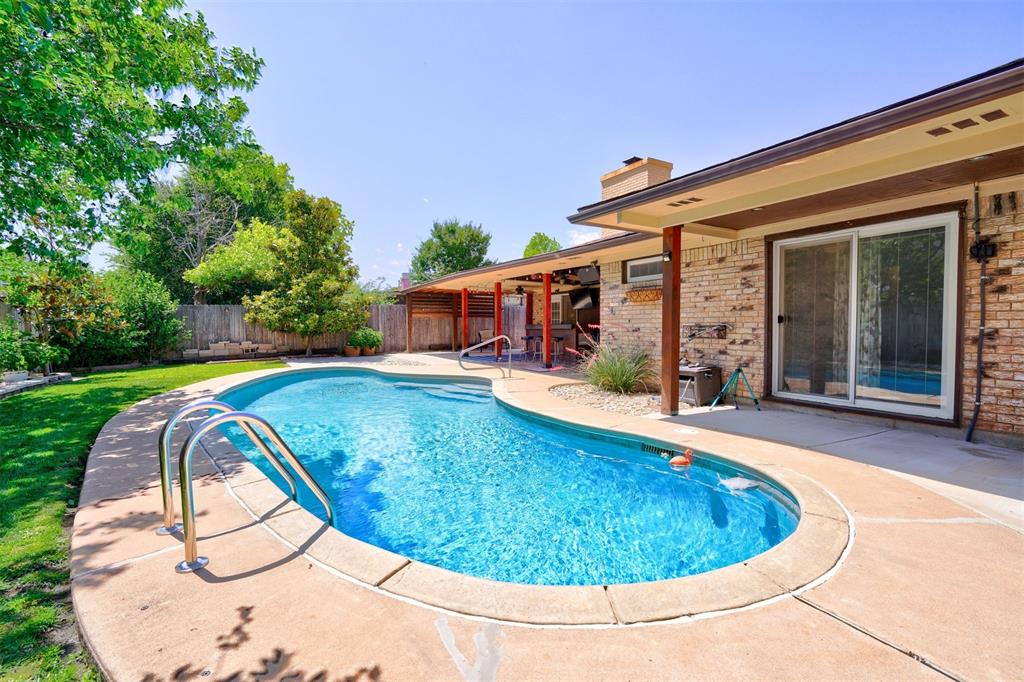 6910 NW Sprucewood Drive