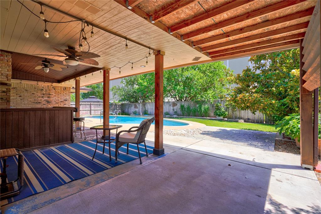 6910 NW Sprucewood Drive