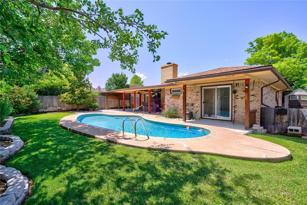 6910 NW Sprucewood Drive