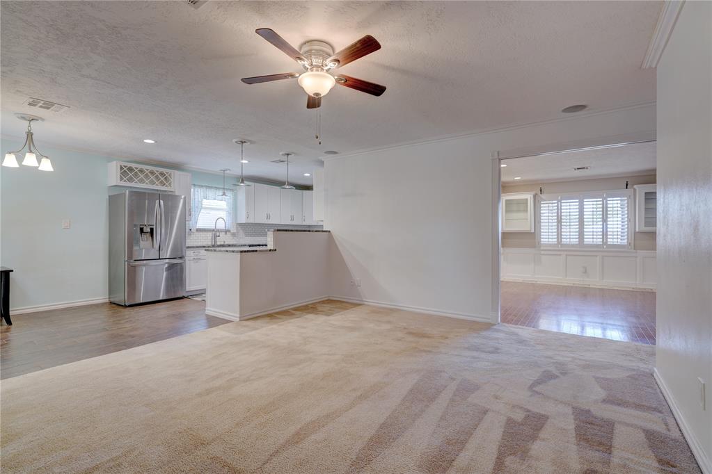 6910 NW Sprucewood Drive