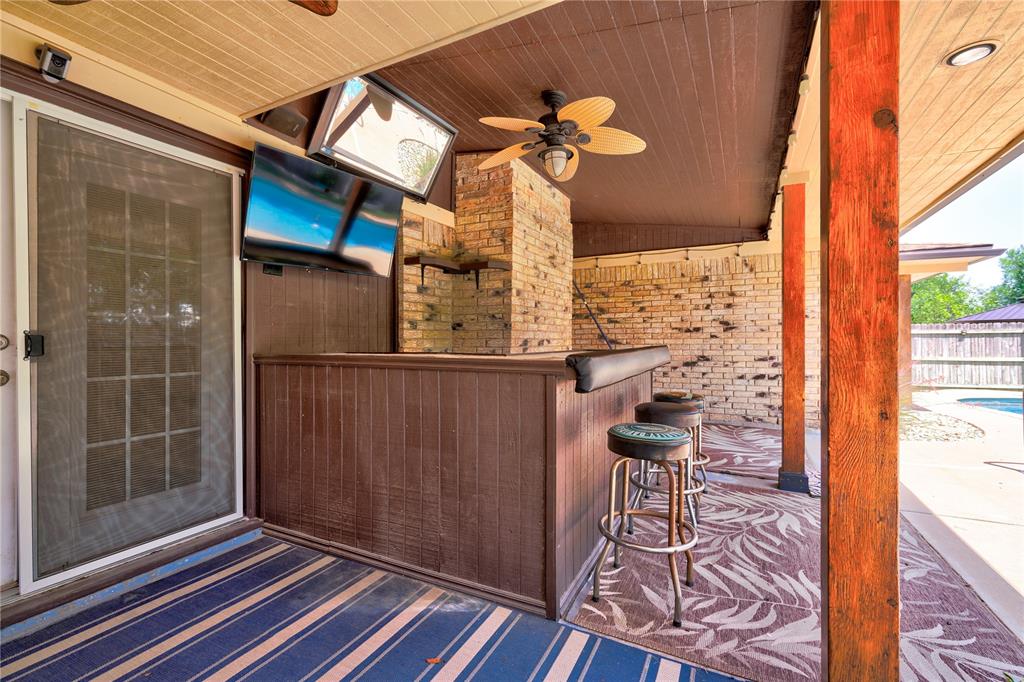 6910 NW Sprucewood Drive