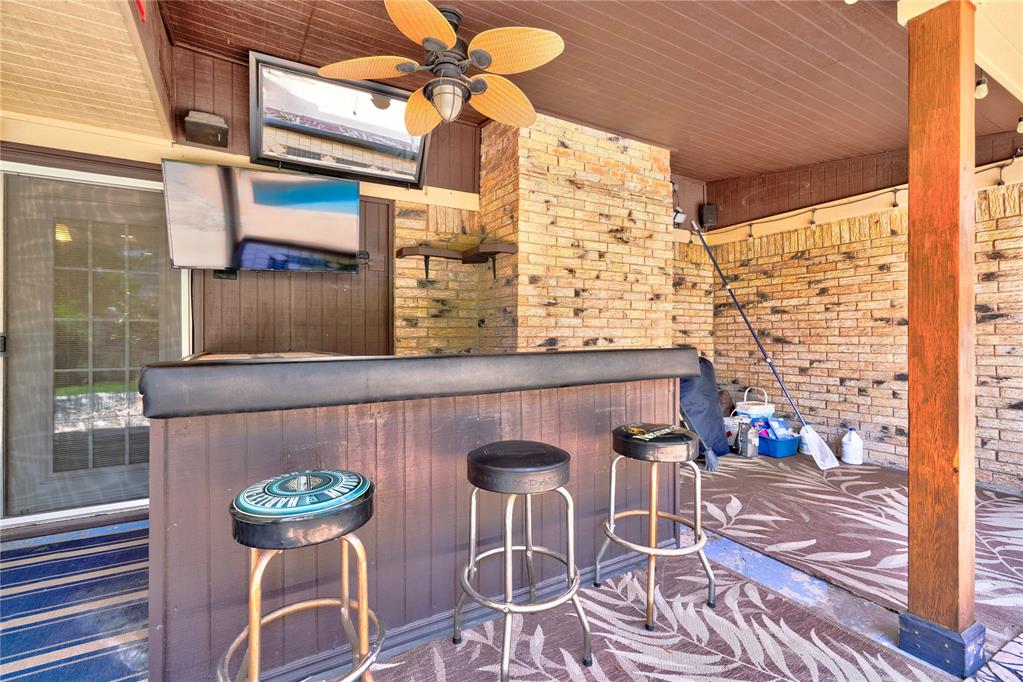 6910 NW Sprucewood Drive