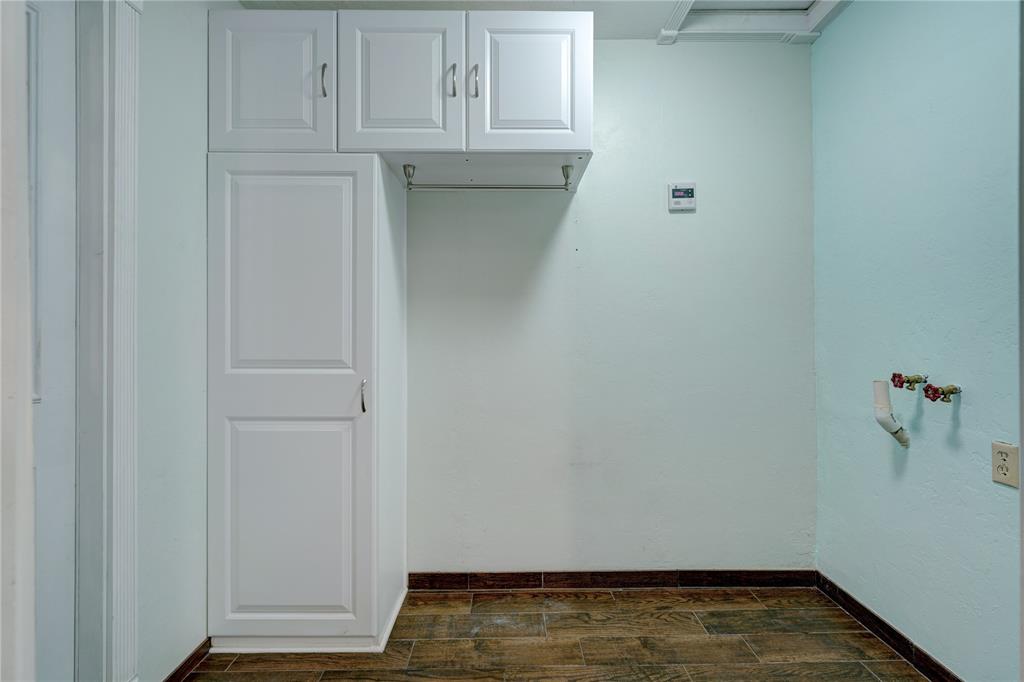 6910 NW Sprucewood Drive