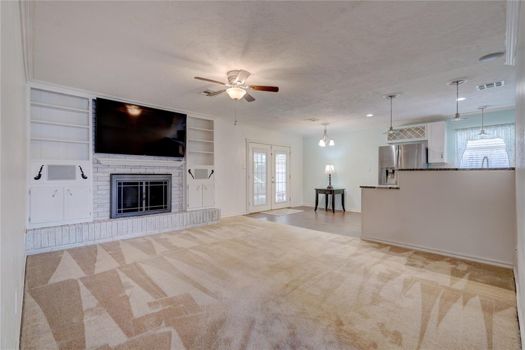 6910 NW Sprucewood Drive