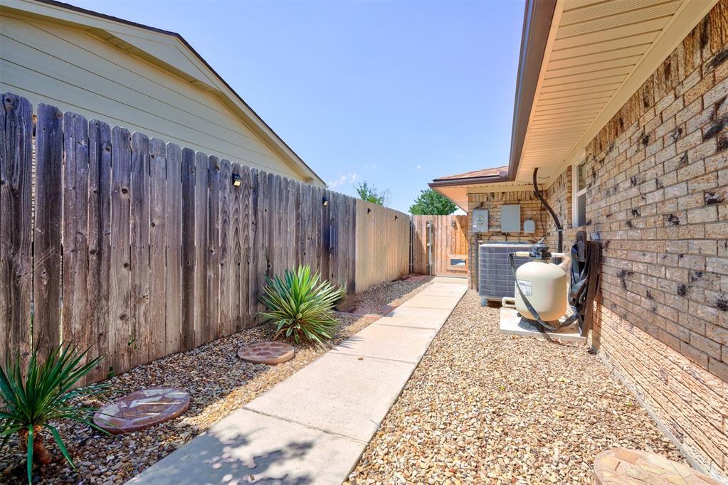 6910 NW Sprucewood Drive