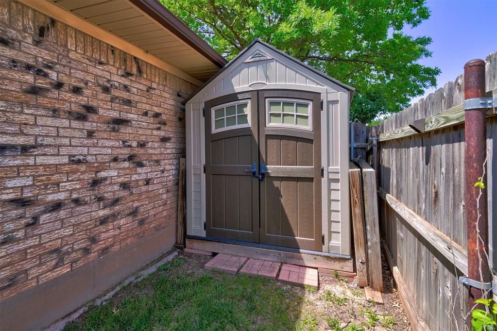 6910 NW Sprucewood Drive