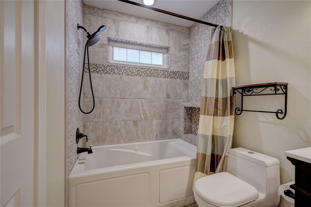 6910 NW Sprucewood Drive